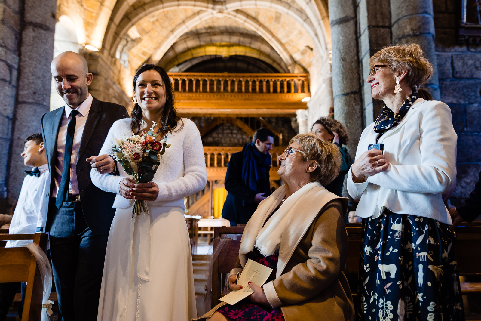 Photographe de mariage à Mende, Lozère — cérémonie à l'église en hiver Photographe de mariage à Mende, Lozère — cérémonie à l'église en hiver